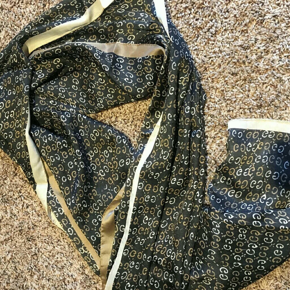 100% real Gucci GG print allover 100%silk scarf - Picture 2 of 6